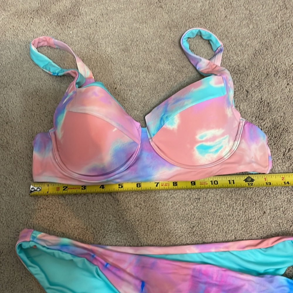 Bikini - Picture 2 of 3
